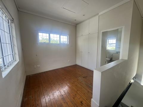 1 Bedroom Property for Sale in Vredehoek Western Cape